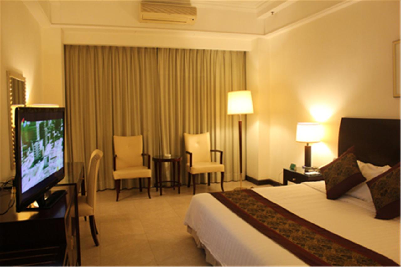 Clifford Golden Lake Hotel Foshan Exteriör bild