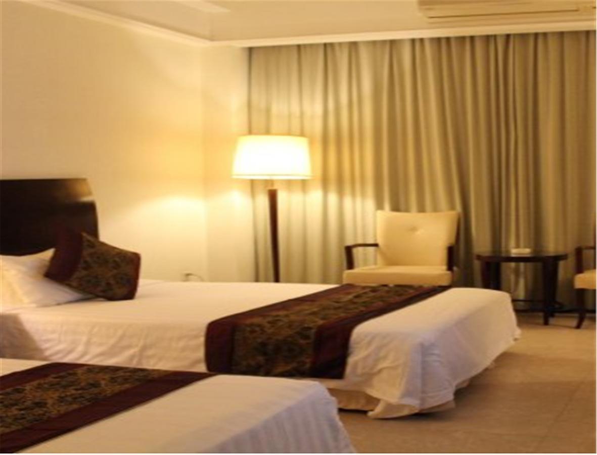 Clifford Golden Lake Hotel Foshan Exteriör bild