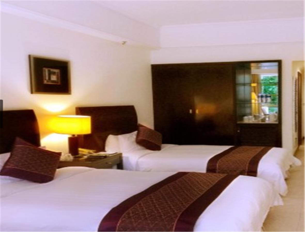 Clifford Golden Lake Hotel Foshan Exteriör bild