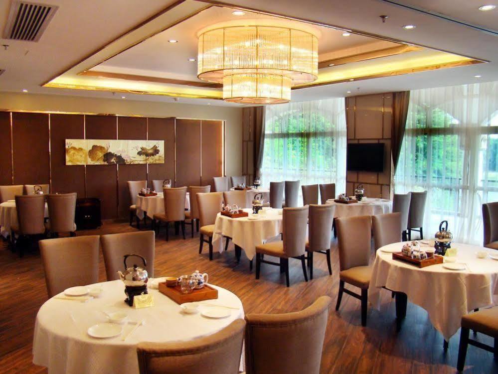 Clifford Golden Lake Hotel Foshan Exteriör bild