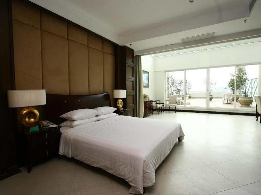 Clifford Golden Lake Hotel Foshan Exteriör bild