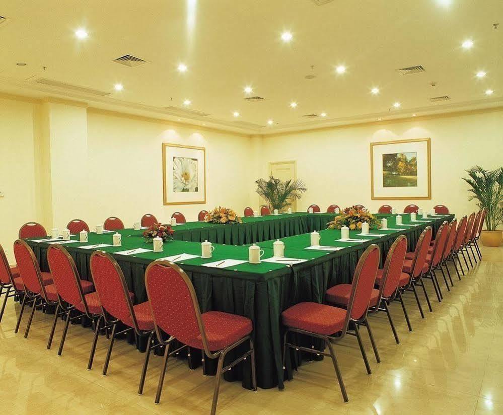 Clifford Golden Lake Hotel Foshan Exteriör bild