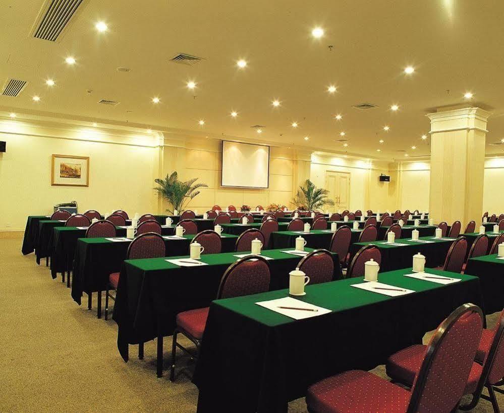 Clifford Golden Lake Hotel Foshan Exteriör bild