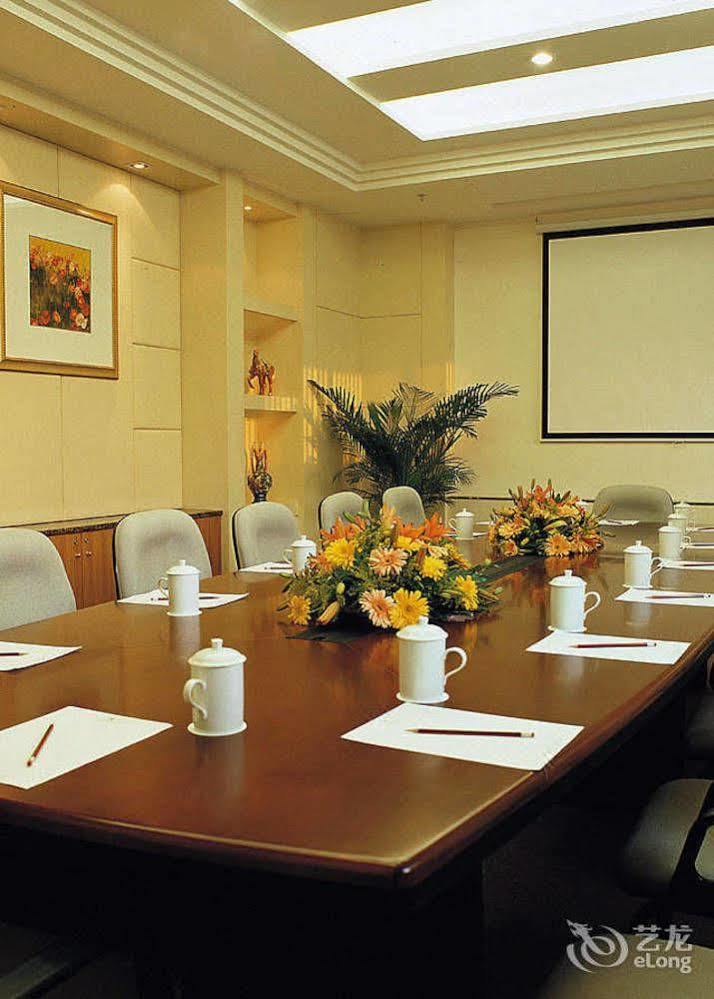 Clifford Golden Lake Hotel Foshan Exteriör bild