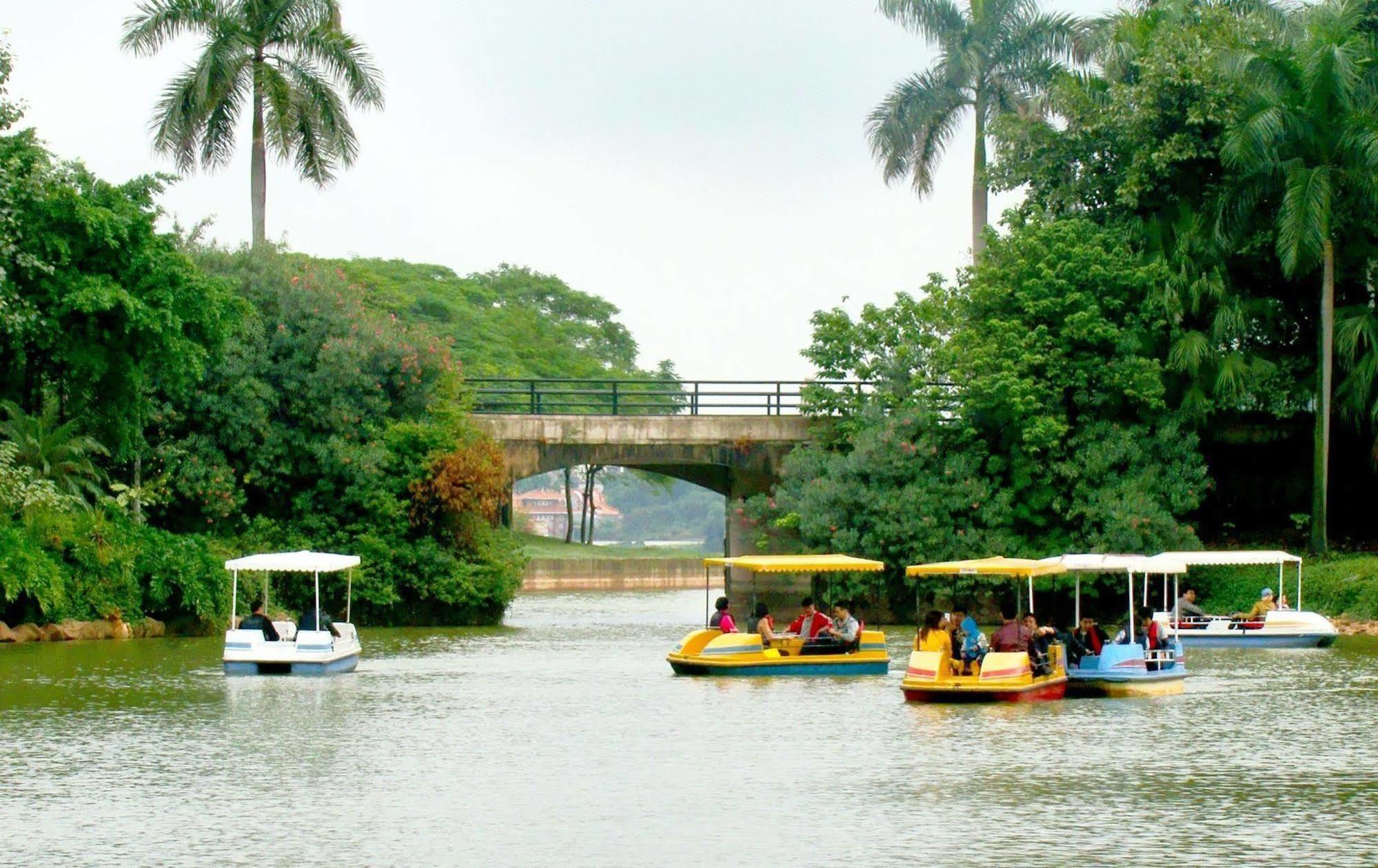 Clifford Golden Lake Hotel Foshan Exteriör bild